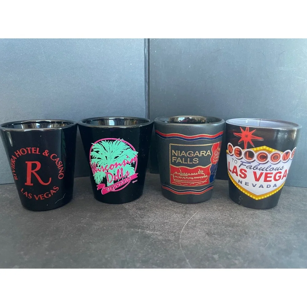 Lot of 25 Vintage Souvenir Shot Glasses Las Vegas Epcot San Francisco‎ Travel